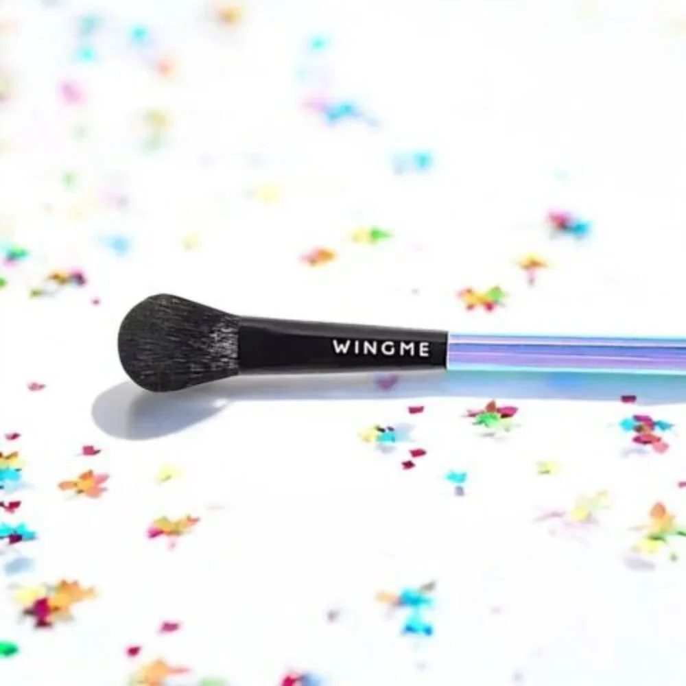 WINGME All-Over Eyeshadow Brush -‎ NEW IN PACKAGE!